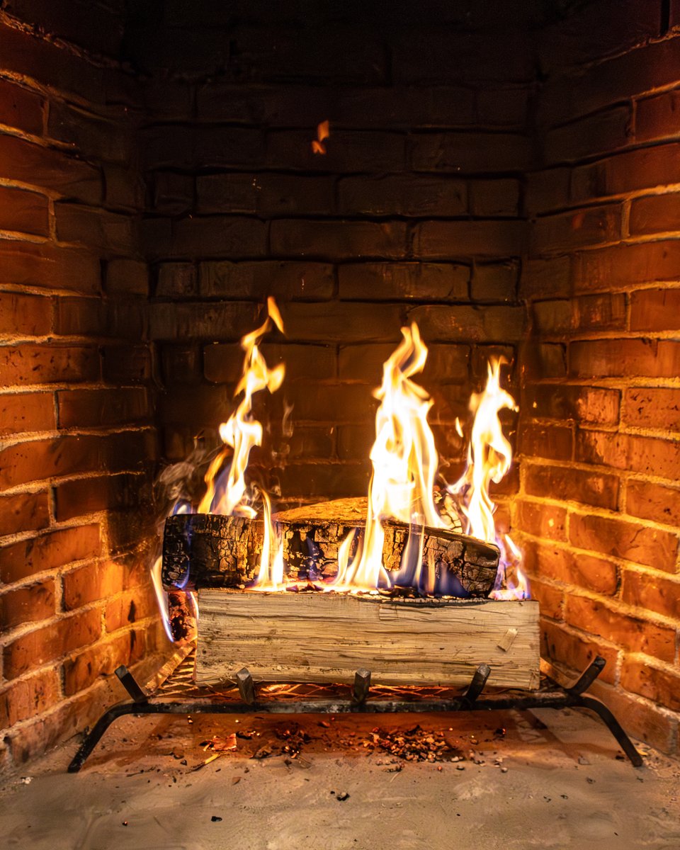 Cozy fire
#365photodgraphy2023, #potd2023, #photoaday, #everydayphotographer, #photooftheday, #pad2023-362, #fire, #fireplace, #cozyfire