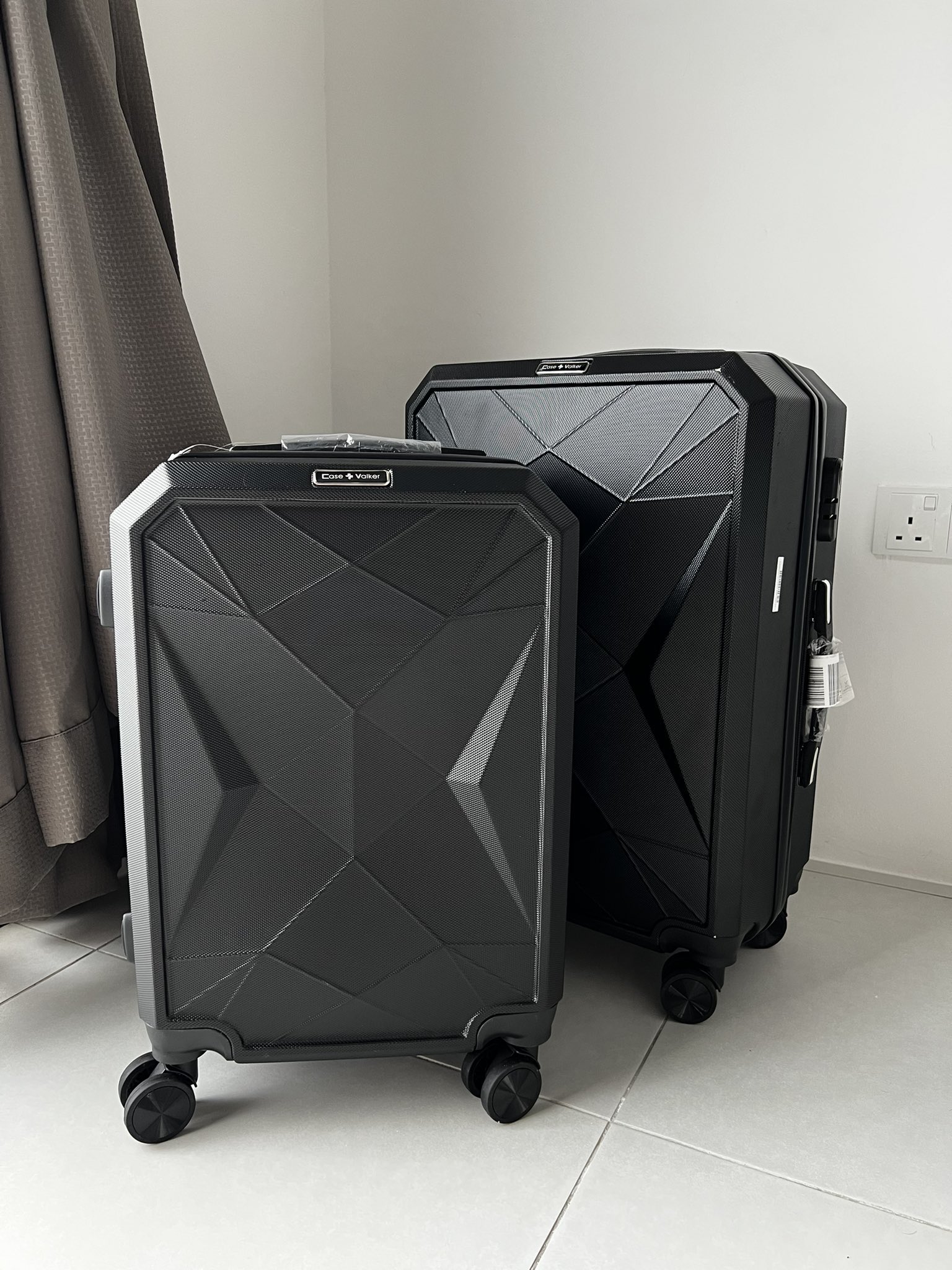 Edz on X This is a sign for you utk beli beg yang tahan lasak bengkok2 pun tak patah haha flexible nokss Luggage ni mcm batman haha cantik https t BLo2ZbarEK X
