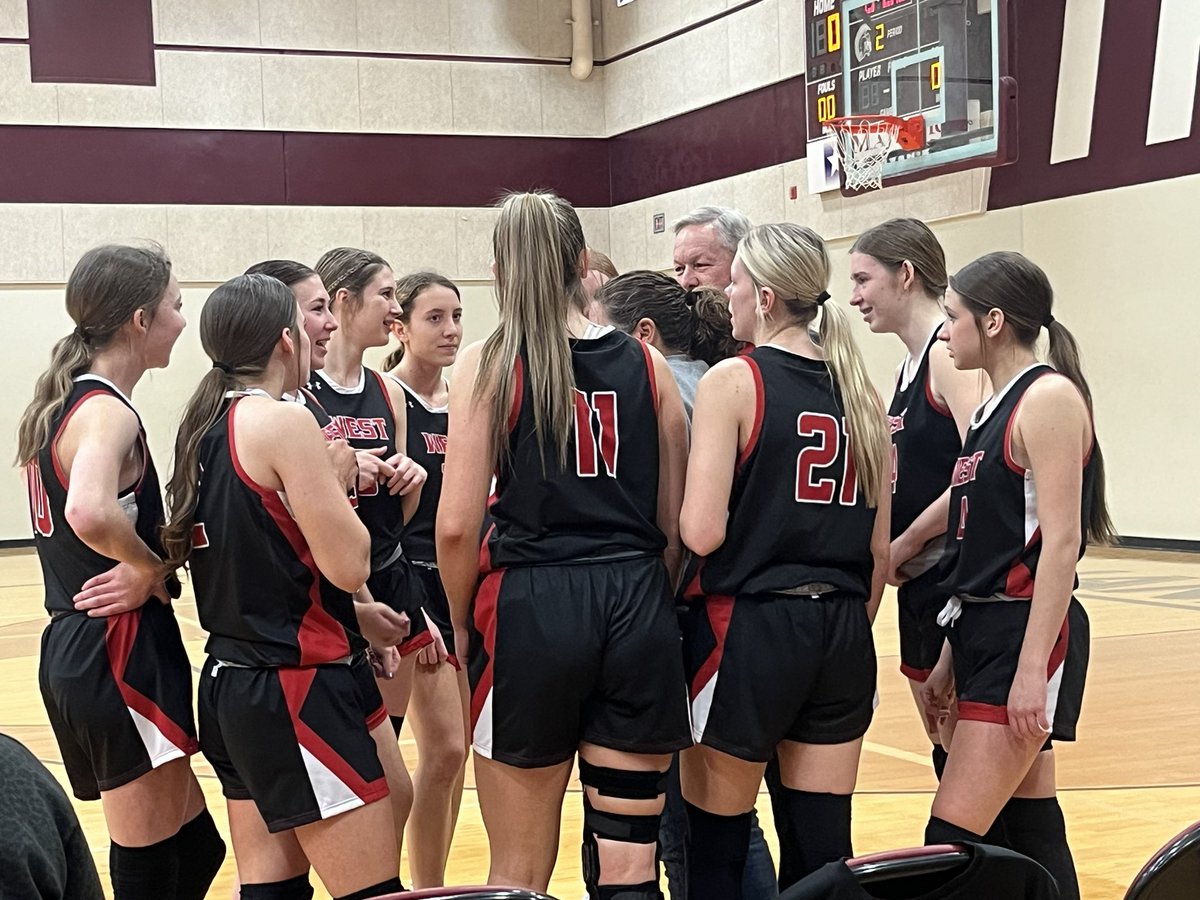 Lady Trojans leading a good team from Lago Vista at the half, 23-19! ❤️🏀🖤