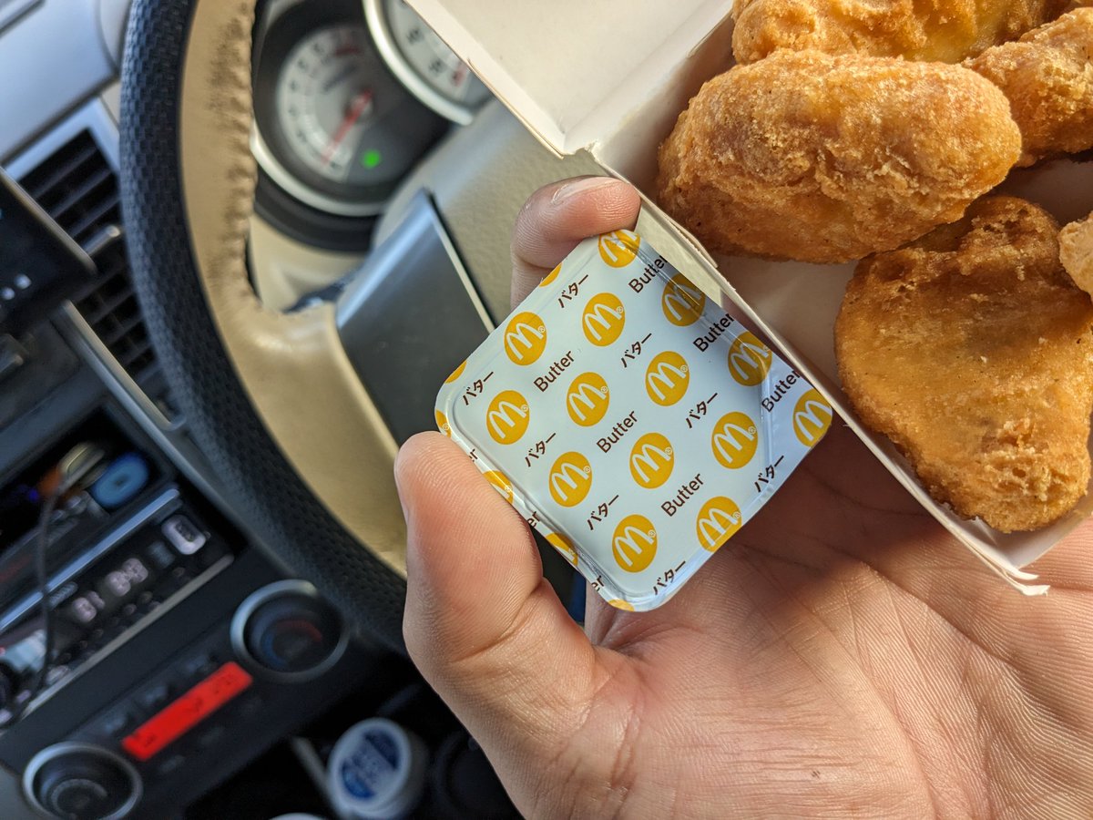 kippeidash's tweet photo. 朝マックでナゲットにバター付けられた話、聞く？

流石に食えたもんじゃない…

#朝マック
#チキンマックナゲット https://t.co/s6wSW4n4rS