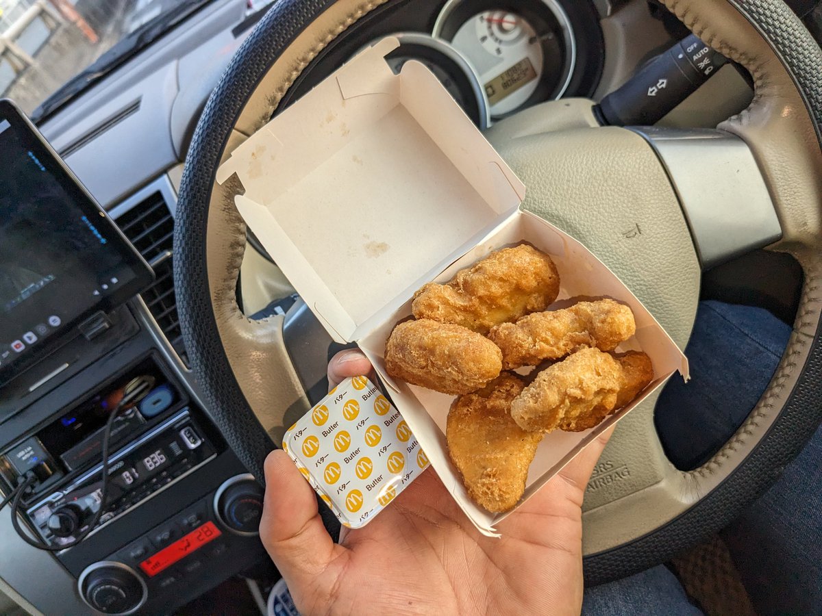 kippeidash's tweet photo. 朝マックでナゲットにバター付けられた話、聞く？

流石に食えたもんじゃない…

#朝マック
#チキンマックナゲット https://t.co/s6wSW4n4rS
