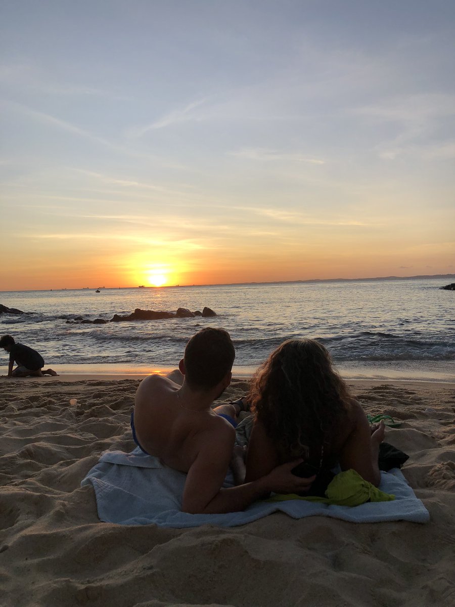Mariataynan1's tweet photo. As fotos lindinhas que tirei desse casal, do nada eles começam a falar em inglês, kkkkkkkk… só disse: hey, levantei a mão, mostrei as fotos e falei, AirDrop, ela fofinha aceitou e depois me agradeceu 🥰🥰🥰 https://t.co/yUPVC6PC9S