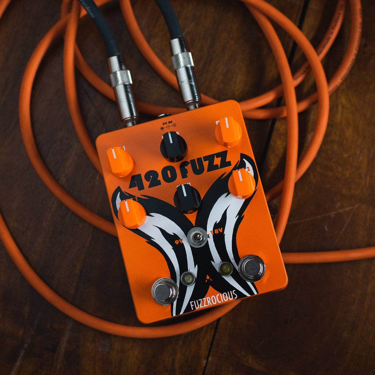 ChicagoMusicEx's tweet image. Get fuzzed up on a furious CME Exclusive, the @fuzzrocious 420 Fuzz, available in a unique orange and black colorway only at the Chicago Music Exchange! bit.ly/3mBikQj #chicagomusicexchange #thebassment #Fuzzrocious #FuzzrociousPedals #BassEffects #basstalk