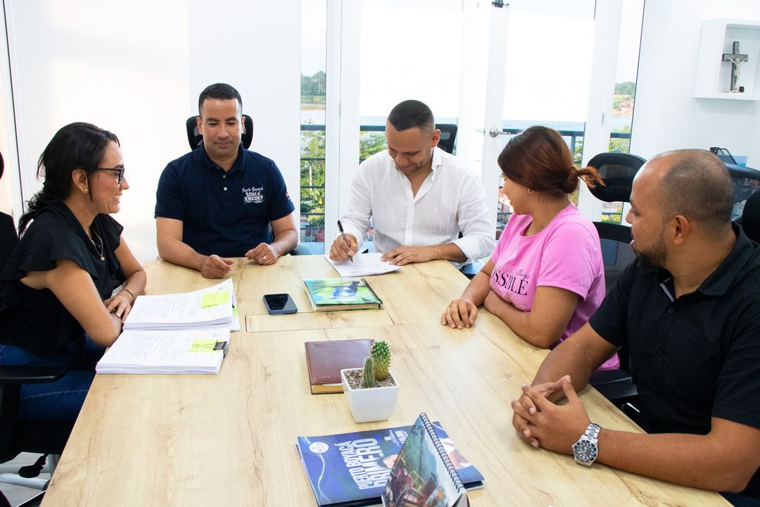 JiclyMutisIsaza's tweet photo. y damos la bienvenida con entusiasmo al alcalde entrante deseando los mejores éxitos y una gran gestión para el beneficio de todos los puertoboyacenses #TierraDeBendiciones (2/2) https://t.co/UkDlDqNGkr