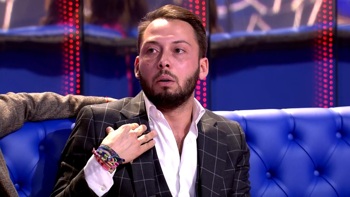 ghoficial's tweet image. Albert: "¡Que vende hasta las bragas!"
Avilés: "Yo llevo calzoncillos"

#GHVIPDBTFinal