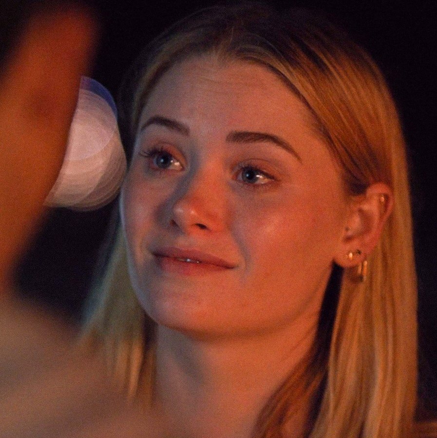 descontrolari's tweet photo. KYLE: — Queria nunca ter existido.
MIA: — Sempre haverá alguém, em algum lugar, feliz por você ter nascido. 

Nos Vemos em Vênus (2023) https://t.co/s05aKXp9b5
