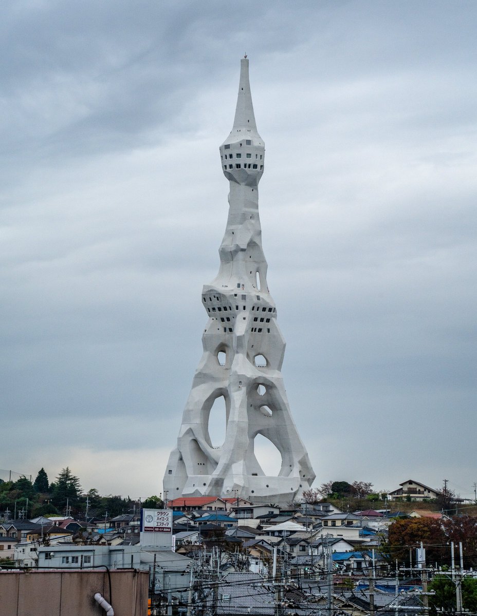 確かにバルセロナのガウディの作品だと言えば、少しは信じる人がいる