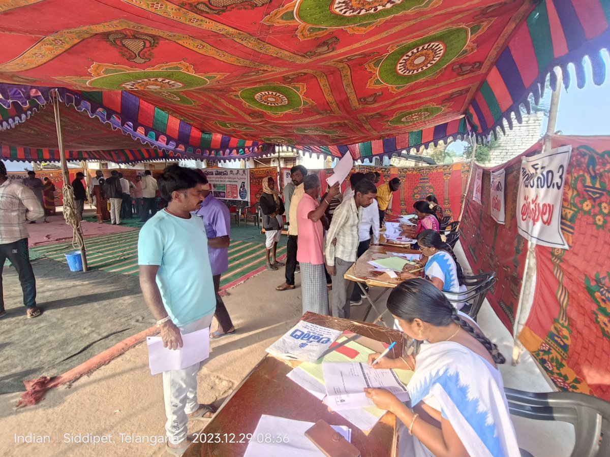 MPPSDPTURBAN's tweet photo. Praja Palana ABHAYA HASTAM Guarantee Applications Acceptance programme in Mittapally Village of Siddipet URBAN Mandal
@Collector_SDPT @AcSiddipet @BRSHarish @devakidevi20 @revanth_anumula @Bhatti_Mallu https://t.co/i8nCsMMWLu