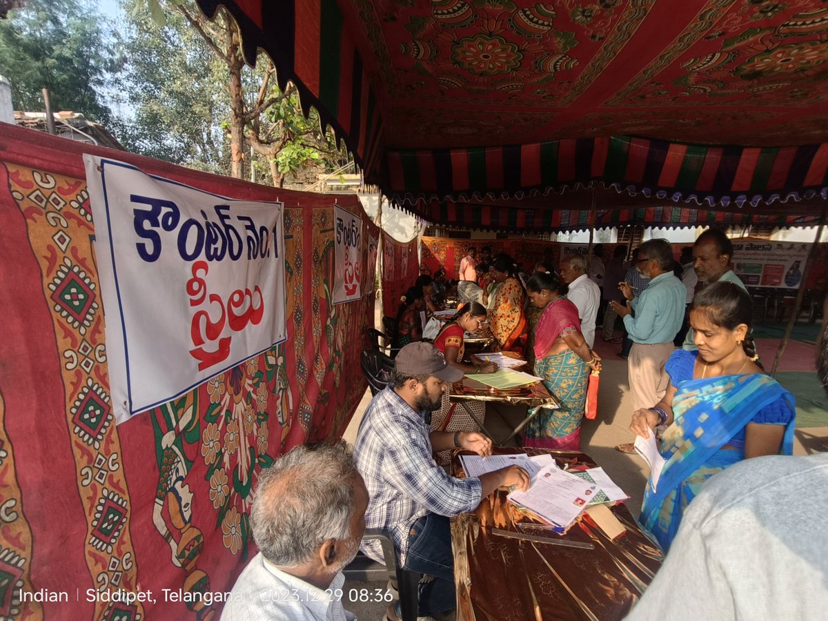 MPPSDPTURBAN's tweet photo. Praja Palana ABHAYA HASTAM Guarantee Applications Acceptance programme in Mittapally Village of Siddipet URBAN Mandal
@Collector_SDPT @AcSiddipet @BRSHarish @devakidevi20 @revanth_anumula @Bhatti_Mallu https://t.co/i8nCsMMWLu