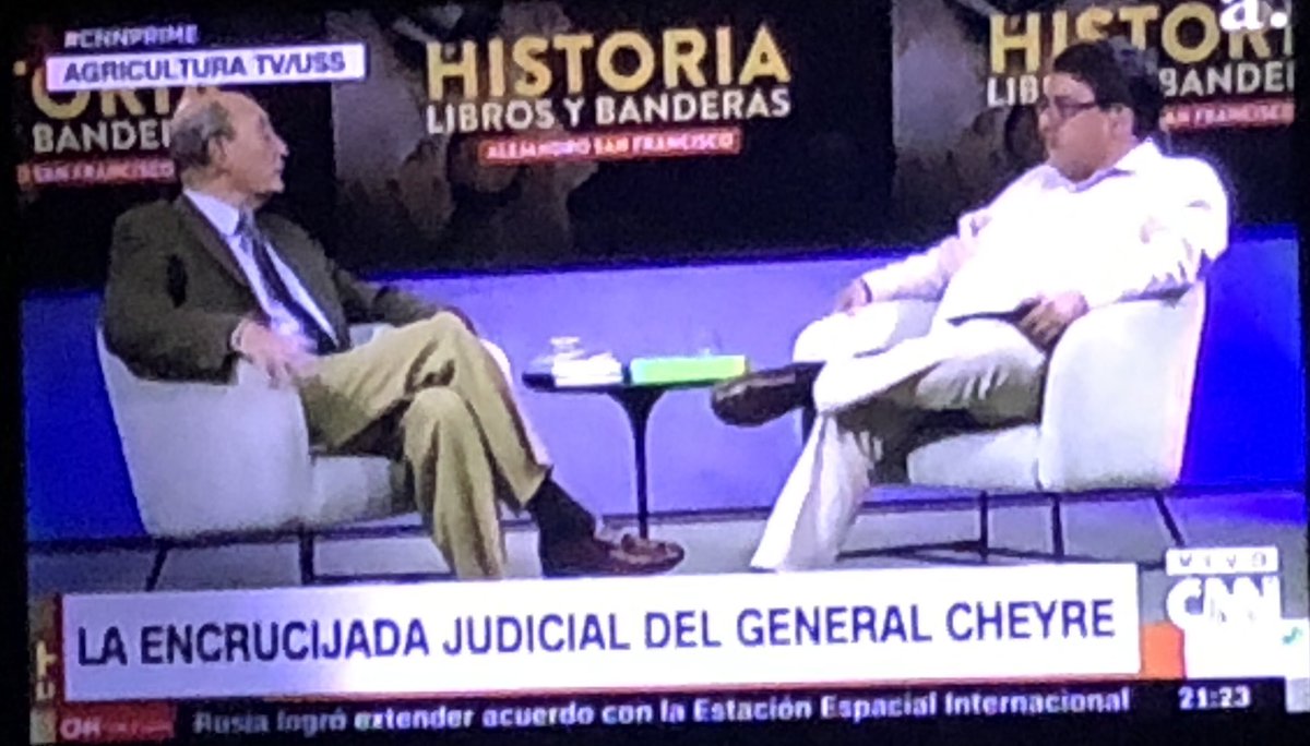 210_pau's tweet photo. Qué significa esto ? impresentable @CNNChile #Cheyre ha sido condenado y para uds es una “encrucijada”? es aberrante y vergonzoso tener una TV (cadena @CNN) que se dice “noticias y solo noticias” que distorsiona la realidad de los violadores de #DDHH impunemente en #Chile https://t.co/mDQfc7LdnE