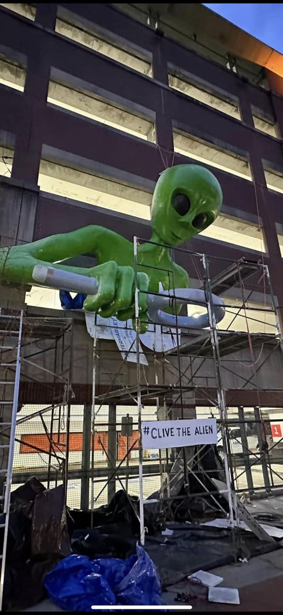 kimthapar's tweet photo. Clive is almost complete! Built on the garage on Sixth St in Covington! Here is your alien ⁦@JoeyB⁩ ! https://t.co/XftExO3CMy