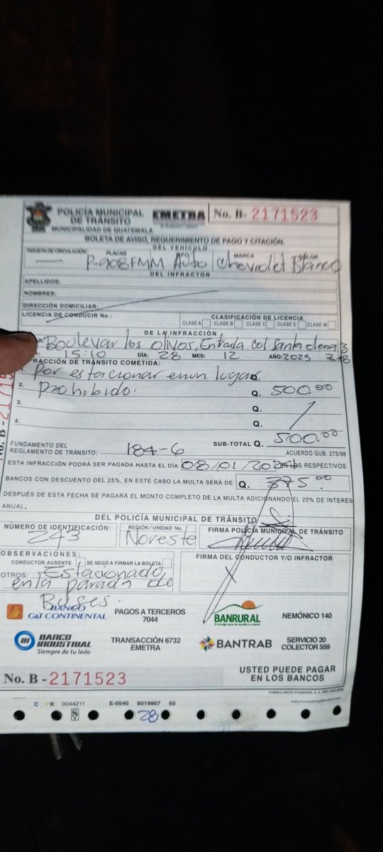 El_Hans18's tweet photo. @PMTMuniGuate señores buena noche quiero hacer una queja me colocan una multa por 500 que nisiquiera estaba presente y supuestamente estoy estacionado en una parada de autobús la cual no es cierto por si se dan cuenta en las fotografías quiero aclarar esto y que me resuelvan https://t.co/yHvQfUURgg
