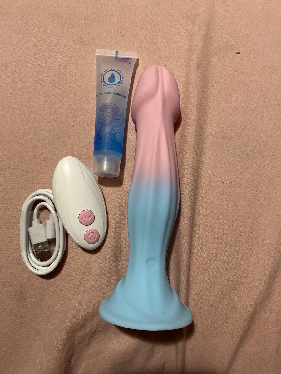 Tinytootsy098's tweet photo. A big thank you to @love_Kevin4 for this cute cotton candy vibrating silicone cock it’s so cute and I can’t wait to try it out 🤭 looks better than what most of my clit dick subs carry in their pants 

Findom latina bbw toy testing https://t.co/866sLCEUxN