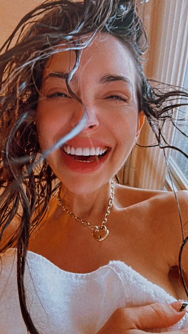 When he sent a dick pic&hellip;. 😂😂 https://t.co/8lvX10jZoM