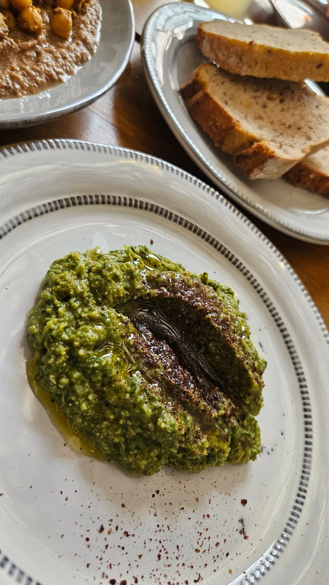 alejandrocsome's tweet photo. Hoy salimos a caminar por la zona del estudio a comer para cerrar el año, y nos cruzamos con "La Faustina". Diego hace cocina Sefaradi y nos contó toda la historia de la Diaspora judía y como eso transformó su gastronomía.

Esa abundante, riquísimo, económico y superior cálido. https://t.co/QMBSBmIXar