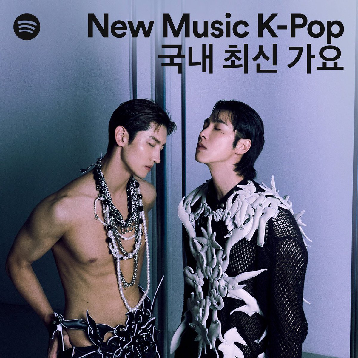 TVXQ's tweet photo. 🔋Bringing the energy🔋 Check out TVXQ! on the cover of @Spotify's New Music K-Pop playlist!  Don't forget to listen to "20&2" and the focus track 'Rebel'!   🎵https://t.co/5NM57IPmxV 🎧https://t.co/QX8OvGgpNp  #동방신기 #TVXQ! #東方神起 #유노윤호 #UKNOW #최강창민 #MAXCHANGMIN #TVXQ_20n2 #20n2 @SpotifyKR @SpotifyKpop