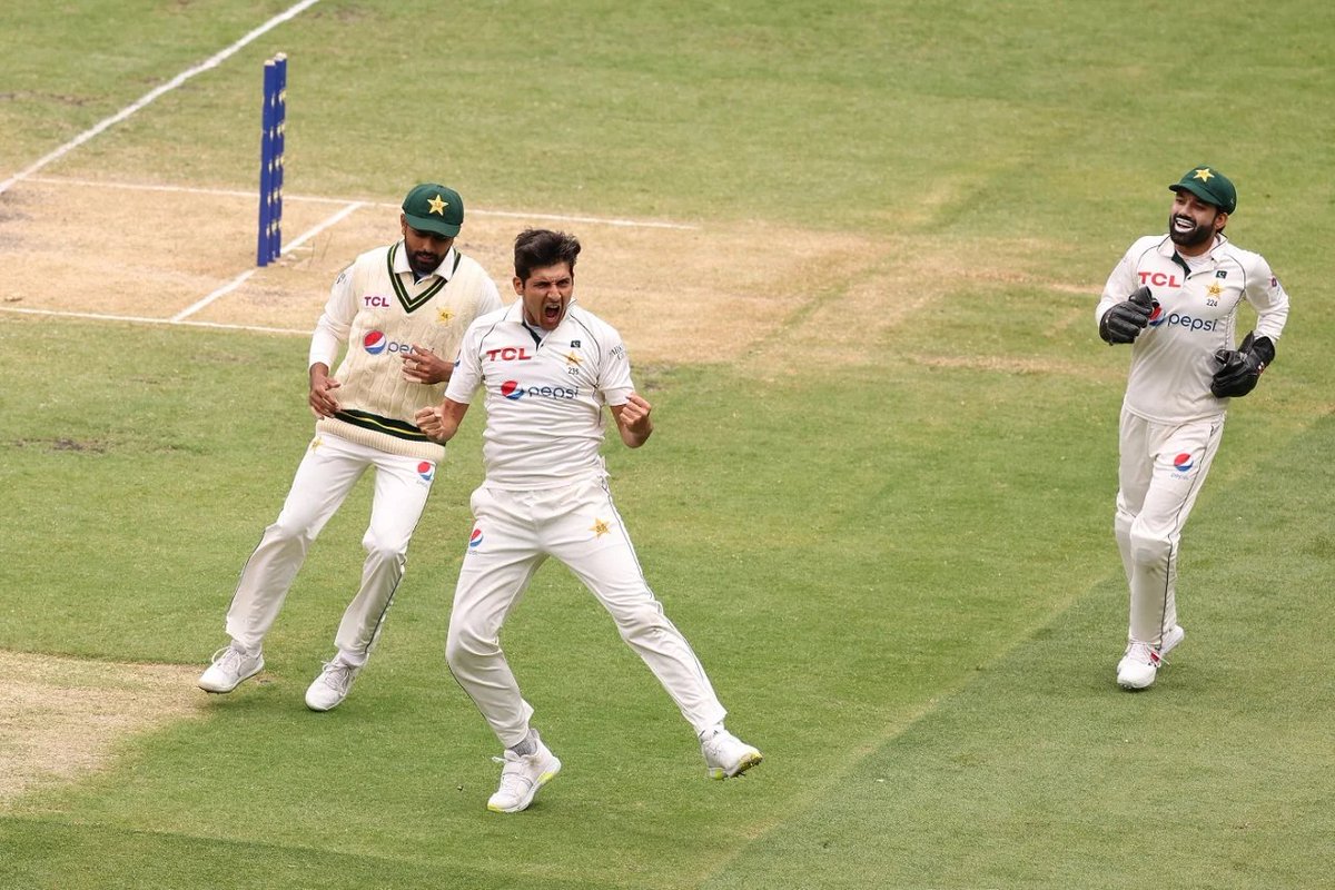 grassrootscric's tweet photo. Pakistan bowling out Australia in Australia in both innings of a Test:

Sydney 1973 (lost)
Sydney 1977 (won)
Melbourne 1979 (won)
Melbourne 1981 (won)
Hobart 1995 (lost)
Sydney 1995 (won)
Sydney 2010 (lost)
Melbourne 2023 (?)

#AUSvPAK