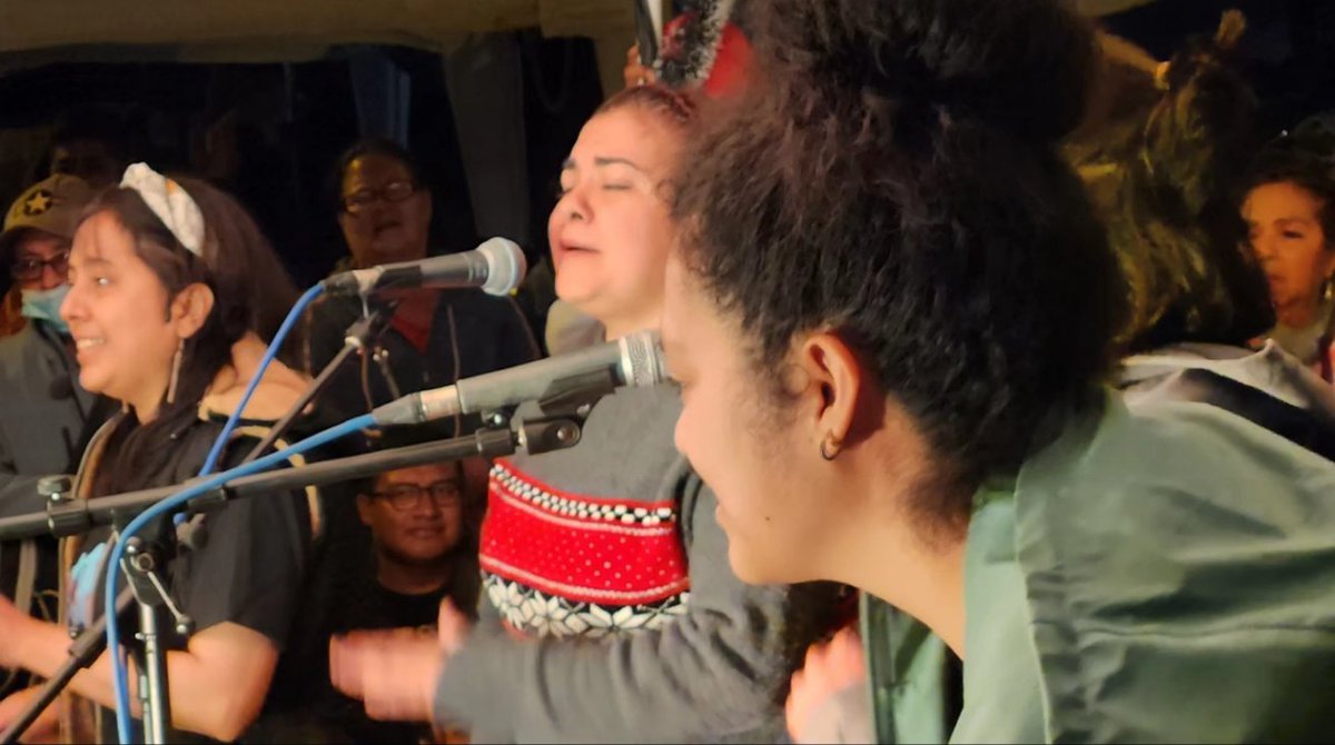 SaraCurruchich's tweet photo. 2/3 Gracias profundas a Raxkok Dahirani @NaikMadera Luis J. Quixtan, Marimba Maya Kaqchikel, Maribel, @SandraMoranR ,@ElMaax quienes nos compartieron su amor y convicción a través de su arte. 
A la poderosa y ejemplo Alcaldía Indígena de Comalapa https://t.co/qrnIzDbuUn