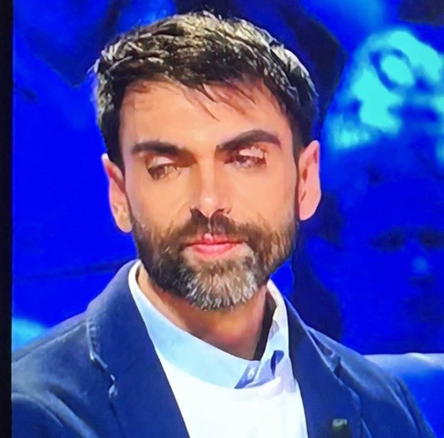 adarauva's tweet image. Yo escuchando los chistes de mi cuñado en noche vieja.

 #GHVIPDBTFinal