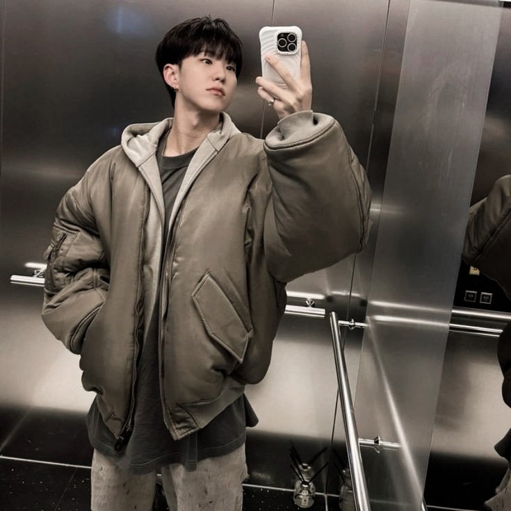 ㅤㅤㅤ
ㅤㅤㅤ"Seu ficante é aquele tal do Valentin? 
ㅤㅤㅤTem foto?"
ㅤㅤㅤ