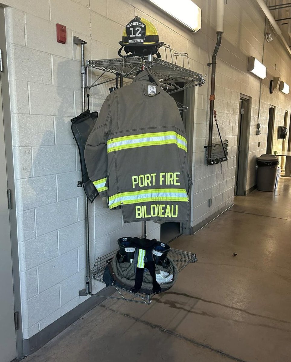 PCPFFA_L2307's tweet image. Congratulations Joey Bilodeau on 24 1/2 years of service!! We wish you a happy and healthy retirement. @IAFFofficial @opffa @PortColborne #Engine1 #Local2307