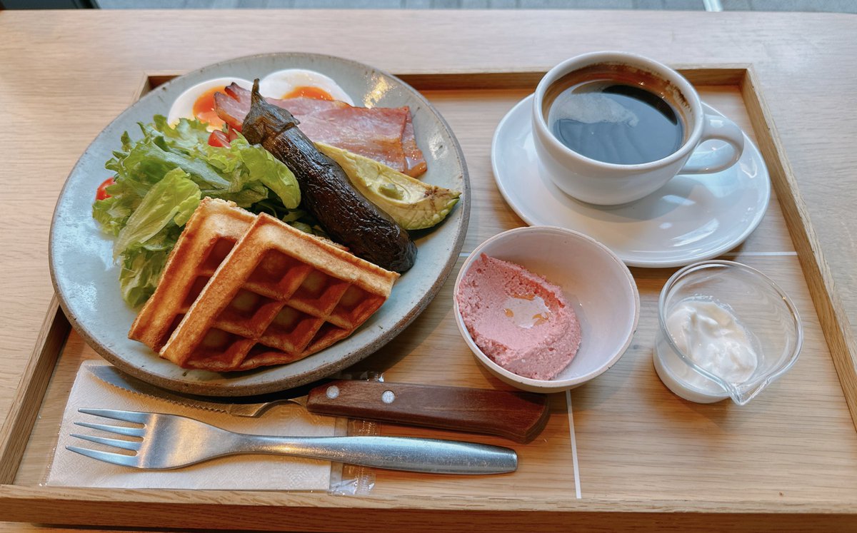keninvestor23's tweet photo. おはようございます☀
今日から1月4日まで6連休です✨
今年もよく頑張ったと配当の神様👹からのプレゼントか、米国複数ETFからの入金確認💰
#vti $12.75
#vig $19.24
#iyr $15.18
#hdv $14.02
どれも小粒ですが、足すと8,627円💴
少し贅沢な朝食をいただきました🥞 https://t.co/DKCojftJj9