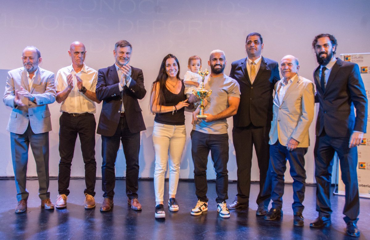 PikiMajul's tweet photo. 🫂Gracias al Círculo de Periodistas Deportivos de Córdoba por el Reconocimiento “Córdoba, Cuna de Campeones”.

🤝En mi presidencia de la comisión de #deportesYrecreación aprobamos leyes propuestas por el @CPDCBA y ha sido un placer acompañarlos en estos años.

¡Éxitos y gracias! https://t.co/WuMfVyV5QX