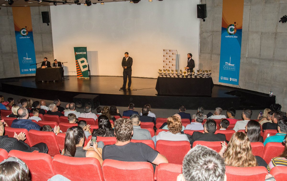 PikiMajul's tweet photo. 🫂Gracias al Círculo de Periodistas Deportivos de Córdoba por el Reconocimiento “Córdoba, Cuna de Campeones”.

🤝En mi presidencia de la comisión de #deportesYrecreación aprobamos leyes propuestas por el @CPDCBA y ha sido un placer acompañarlos en estos años.

¡Éxitos y gracias! https://t.co/WuMfVyV5QX
