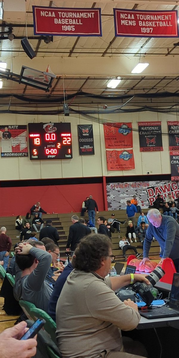 AGreenberry19's tweet photo. Halftime at Maryville. Interesting game. Westminsters zone d has allowed them to stay in the game. You'd think Webster would use Iziah Purvey in the paint more. Maybe Westminster coach Dale Ribble is giving players illegal substances to strengthen their inside d? #wouldntdoubtit https://t.co/1fBZlIEKOG