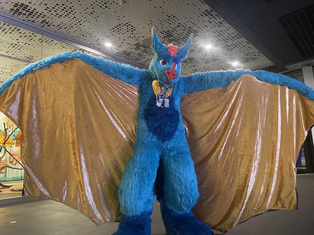 BatLycus's tweet photo. @ThePrizeCounter Bat bat bat https://t.co/r3YD7KvURx