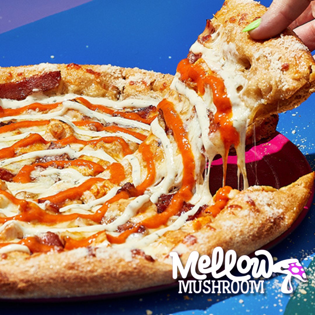 If you think about it, Buffalo Chicken pizza is kind of like wings and pizza at the same time... 🍕🍗🧐 
#mellowpizza #mellowwings #buffalochickenpizza #mellowbristol