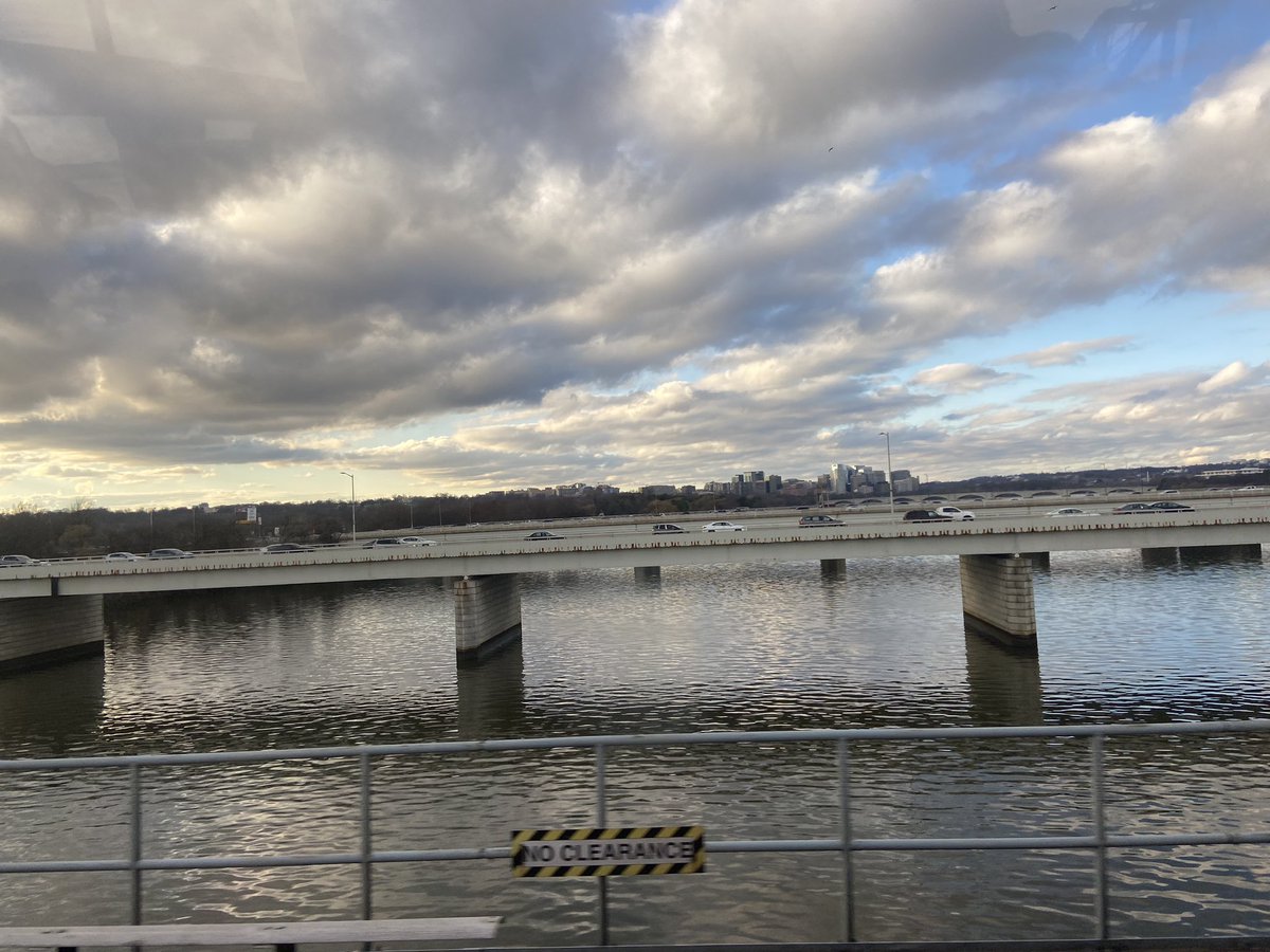 natposipal's tweet photo. todays #yellowlinediaries entry #noclearance #lookatthosefuckingCLOUDS https://t.co/xyw2mRp0MM