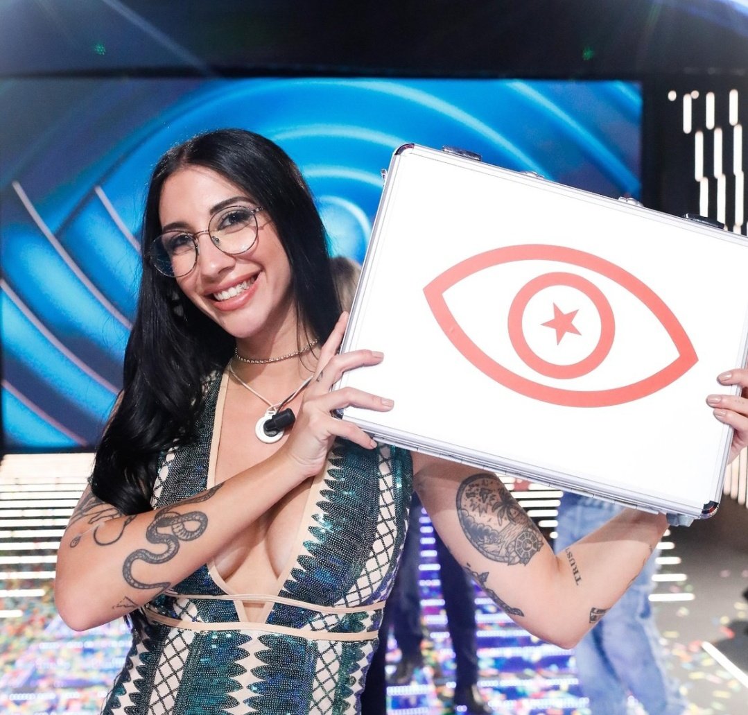 talkaboutshows_'s tweet image. por fin ha terminado esta edición del infierno y lo último que ha quedado claro es esto, hasta nunca #GHVIPDBTFinal #NaomiGanadora