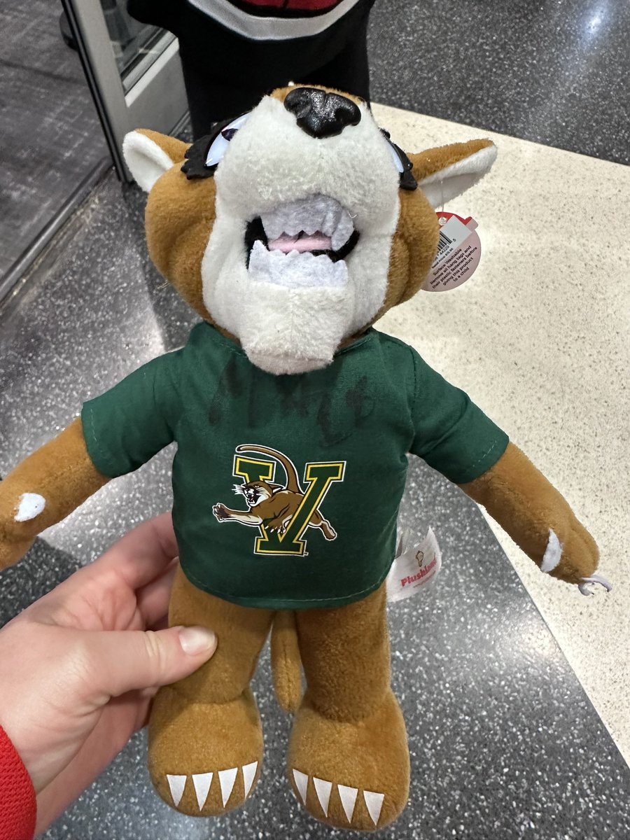 BrosseauShelby's tweet photo. @UVMathletics @UVMmhockey He may be the head coach of Montreal but he is always #8. #thatsourguy @DanielBrosseau https://t.co/vRfGetVH11