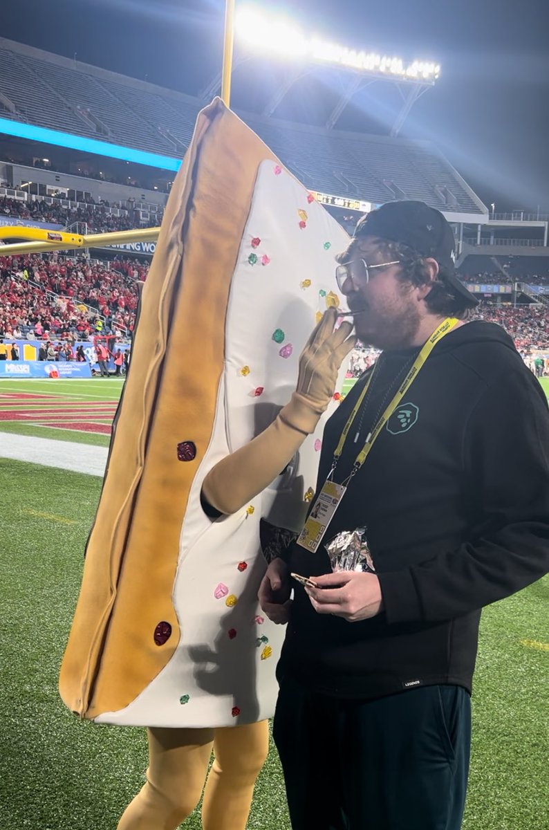 I asked if it was offensive to eat a Pop-Tart in front of the @PopTartsBowl mascot and then its handler yelled out “ITS THEIR DREAM” and then the mascot grabbed a Pop-Tart out of my hand and started force-feeding it to me while making soft grunting noises