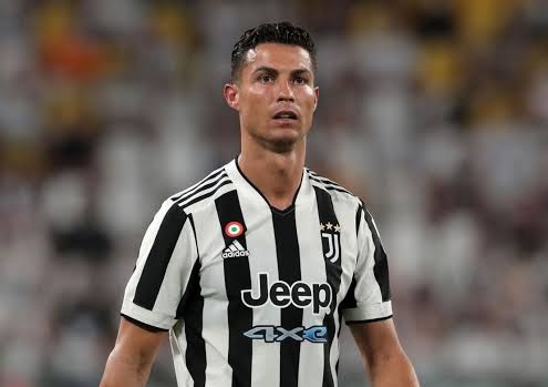 Info_SerieA's tweet photo. BERITA GEGER: GROWTH DECREE AKAN DIHAPUS

"Apaan sih min growth decree?"

Jadi gini tot. Intinya di Italia sono ada peraturan kalo entitas lu memperkerjakan orang asing, lu bisa dapet keringanan pajak hingga 50% buat bayar gaji tu orang asing.

"Tujuannya apa sih min?"

Awal mulanya, pemerintah italia bikin ni peraturan untuk menarik orang asing berkarir di Italia, dengan harapan adanya transfer ilmu ke warga lokal (mulia sekali ya gaes ya).

"Lah terus kenapa dihapus?"

Katanya sih pemerintah mau membuat local pride berjaya. Lalu ada kesenjangan antara warga lokal dan pekerja asing. Tapi alasan yang gue yakini, apalagi sih kalo bukan pemerintahnya butuh duit? Naikin pemasukan pajak, kan dananya bisa buat bikin ibu kota baru dan kereta cepat ya gak?

"Efeknya ke liga yang mau punah ini apa min?"

Sebelumnya, tiap klub bisa dapet benefit pajak sebesar +- 120 jt euro (tergantung jumlah pemain asingnya yes tetep). Nah lu bayangin ke depannya itu ga ada? Lu bayangin ini liga udah miskin, terus sekarang kalo mau ambil pemaen/ pelatih asing yang basic gajinya dah gede, dikenain tax rate yg gede? Klub lu yang utangnya udah pada numpuk itu sanggup ga?

"Terus min?"

Gini deh. Lu ga bisa sign pemain punya nama, terus apa yg mau dipasarin? Siapa yg mau nonton? Positifnya, klub2 ga bisa asal ambil bule bule canggu, lalu pemain muda Italia dapet banyak kesempatan.

"Duh min, makin local pride nih kita?"

Yaiya, local pride banget (tapi ga makan indomi yes). Pemain asing akan tetep ada, namun paling yaa yg gajinya segitu2 ajah. Nanti akan lebih banyak warga lokal di klub2 serie a. Bakal banyak lahir Giaccherini, Ranocchia & Simone Zaza baru.

"Efeknya dimulai kapan min?"

Jika tidak ada perubahan, peraturan ini start January 2024. Efeknya tidak retrospektif (ke belakang), jadi kontrak2 yang sudah ada masih dapat benefit pajak ini. Ini akan berlaku ke kontrak yang di-sign di 2024. Sejauh yg ane baca sih gitu yes.

"Udah min?"

Udah. Pak haji siap? Zidan siap? Bismillahirrahmanirrahim.