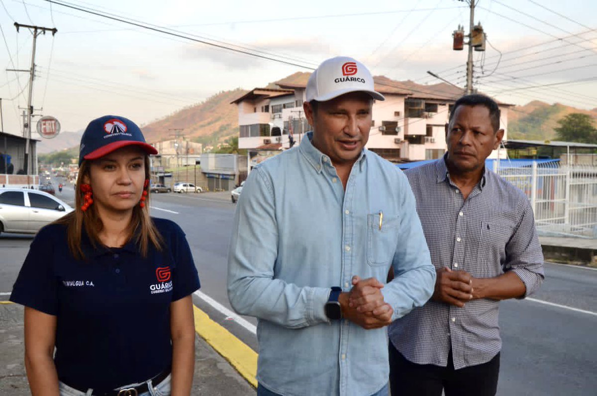 josemvasquez's tweet photo. ¡Seguimos trabajando en la vialidad en San Juan de los Morros! 🛣️ Hemos hecho la rehabilitacion integral de más de 3.5 kilómetros de vialidad en la troncal 02 en el tramo que comprende la entrada de la ciudad hasta llegar la Av. Acosta Carles y hacia el hermano estado Aragua. https://t.co/NpucxThL65