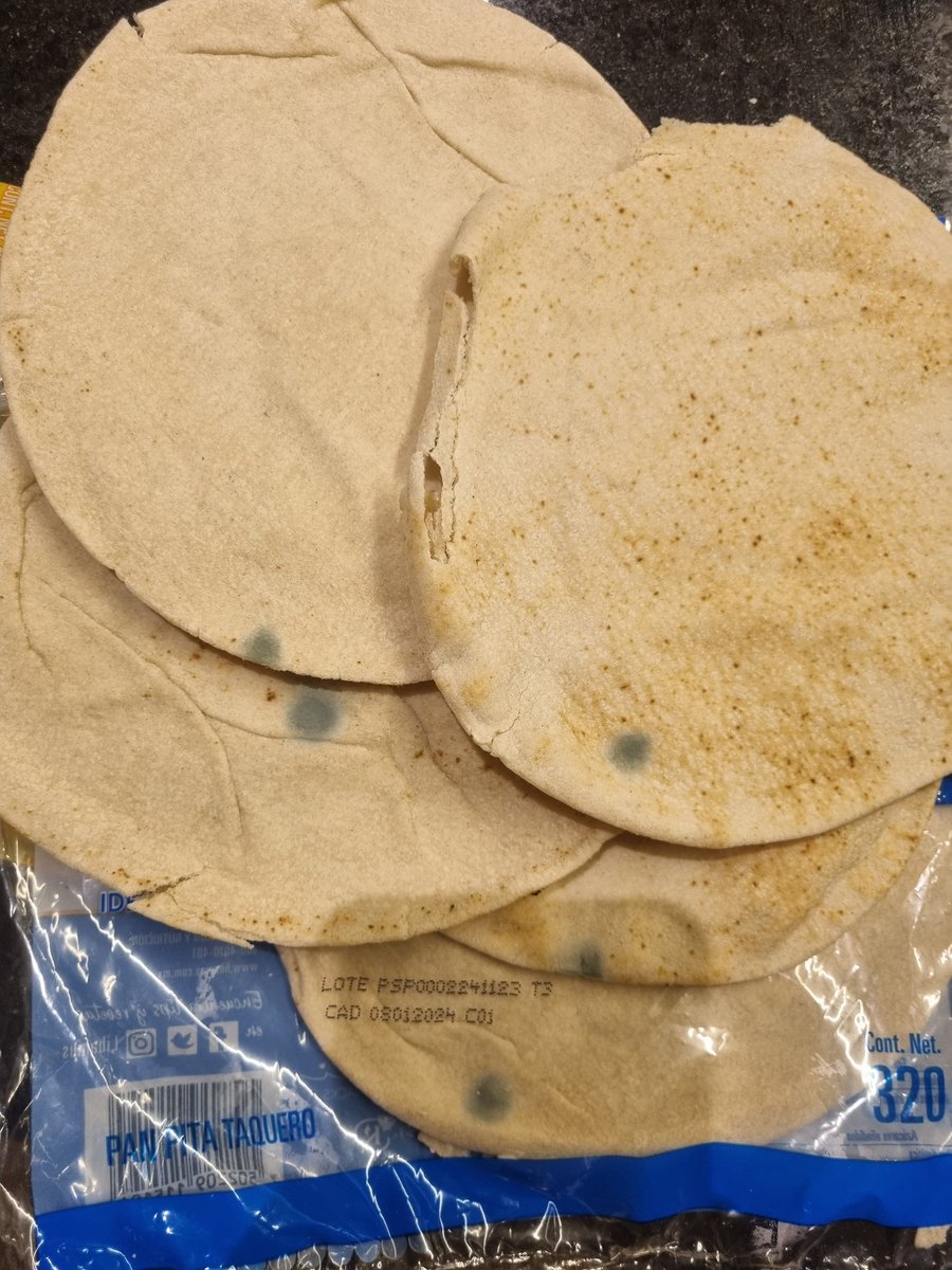 AnnaHuv's tweet photo. Hice mi pedido a través de @RappiMexico de pan pita y así me llegó 🙃 ¿quién se hace responsable? https://t.co/foB8mFaYui