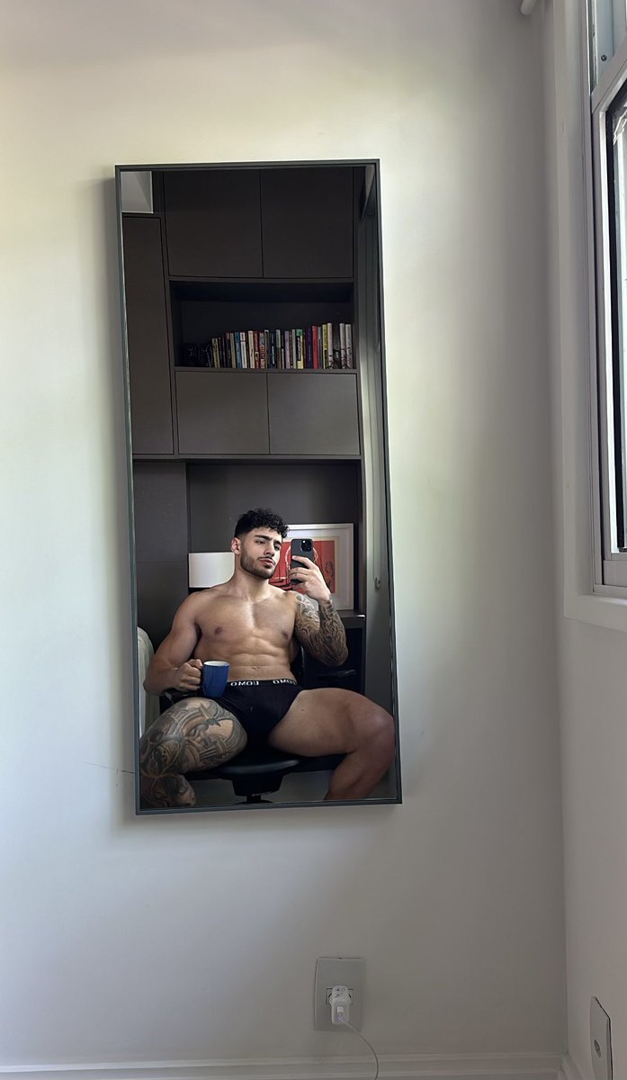 itstoxicines's tweet photo. Sargento foi dar de mamar pra putinha que fracassou na flexão, não aguentou fazer nem 10, vendei, dei piroca e dei gozada na boca pra ela engolir até que a garganta dela renegasse tanto leite, e pra certificar que engoliu, enfiei meus dedos no fundo da sua garganta. https://t.co/7ZYTtvZ4GM