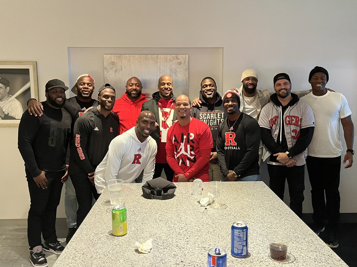 tucksh4's tweet photo. From one generation to the next… We salute you @GregSchiano @kylemonangai and the rest of @RFootball! Proud alums cheering on the future legends from kickoff to the final kneel! What a day to be a Scarlet Knight! @RUAthletics @R_Fund @KnightsRaritan @KnightSociety_ and Rutgers Nation are you ready?!😉