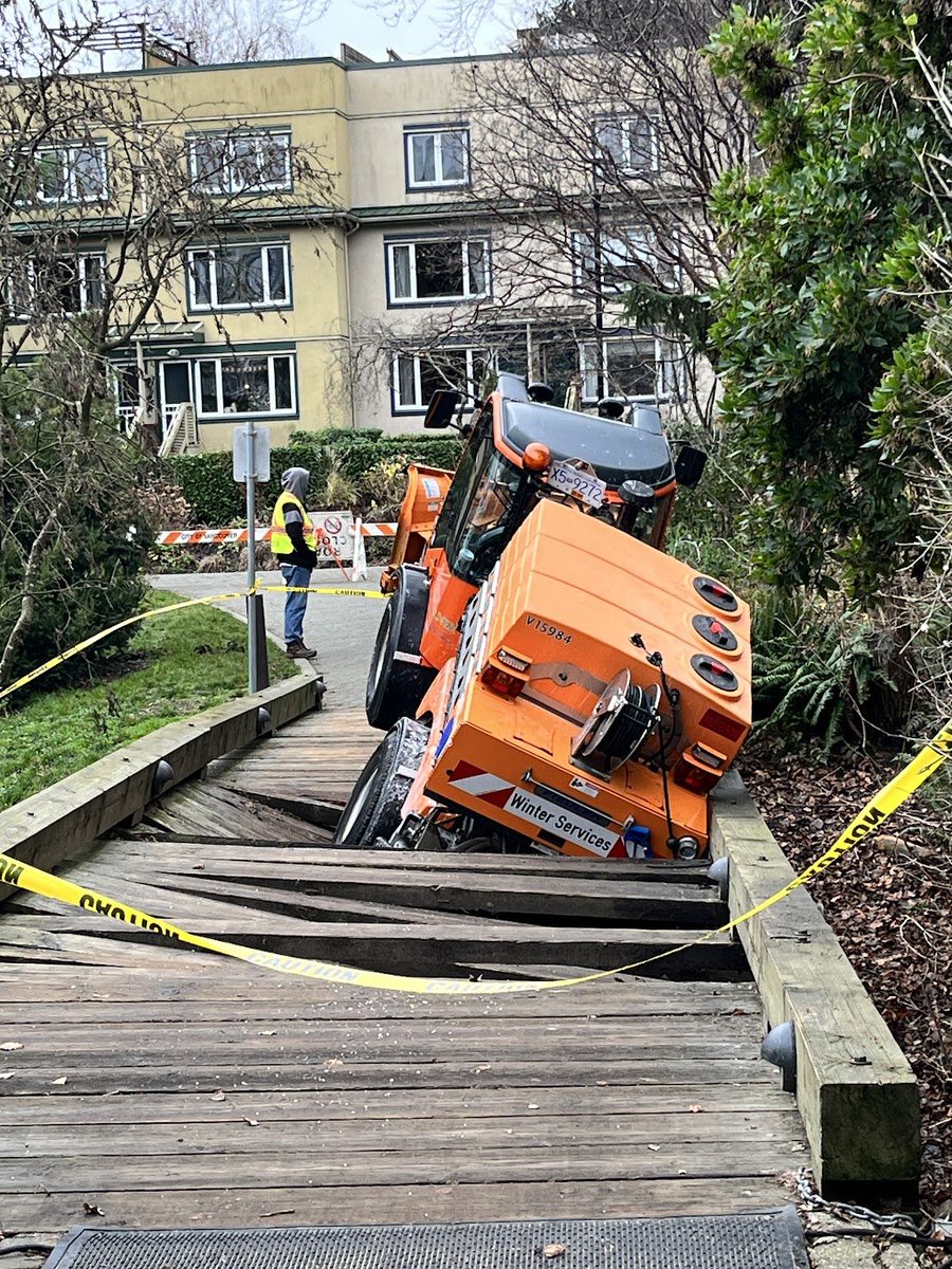 CBCgreg's tweet photo. @eastsidedads @michaelgeller @ParkBoard here's my pic with the machine in question.... https://t.co/VqCNAPfqq5
