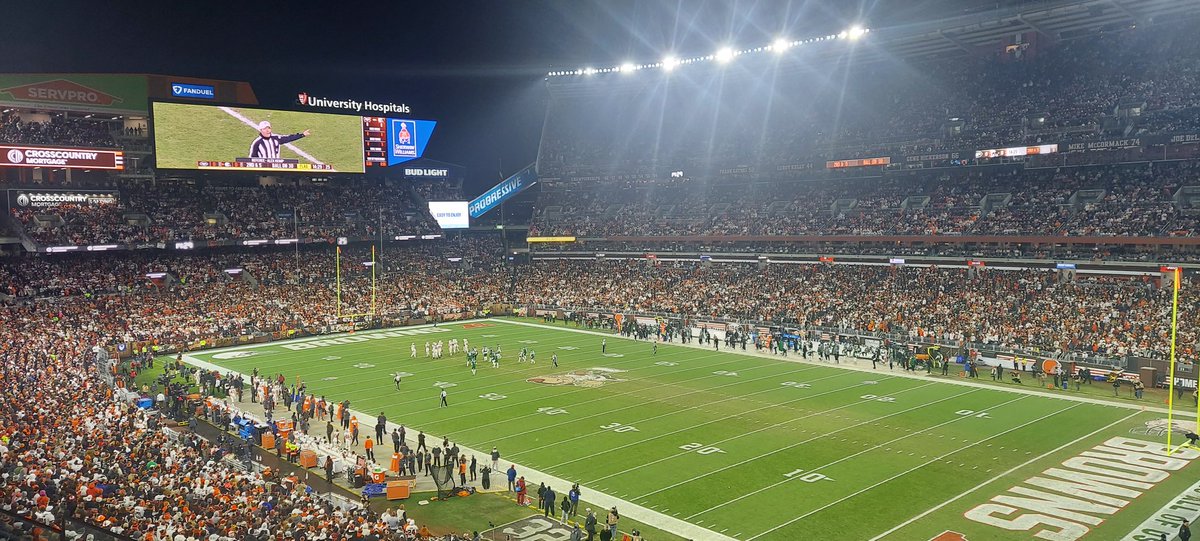 DaniWiggins6's tweet photo. Game ready! Let's go @Browns ! #Browns #Jets #DecemberFootball #NFL https://t.co/U9kR0C1EdX