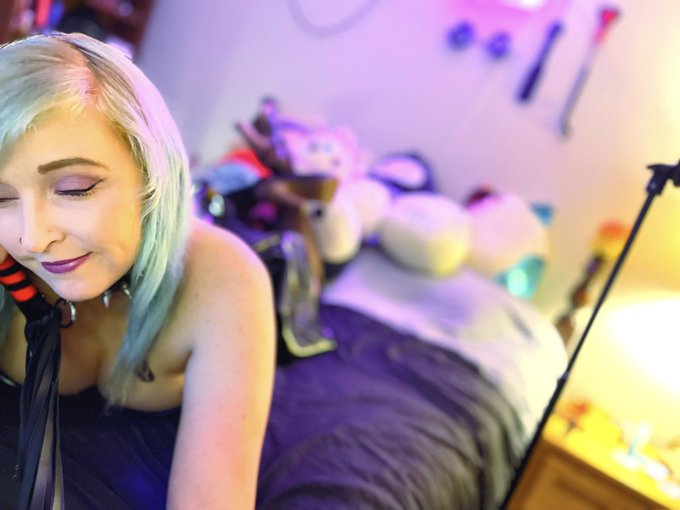 Cum let Ivy choose your punishment 🤭 https://t.co/EUzAQv4Aus