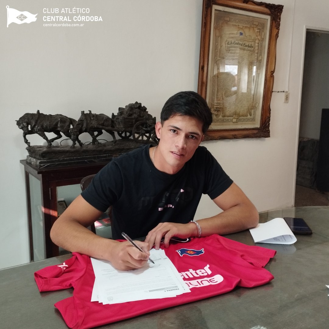 centralcordoba's tweet photo. 🧤 Francisco Núñez, guardameta de 20 años, viene de Newell's Old Boys buscando el lugar bajo los tres palos

⚽ Alexandro Fernández, delantero de 29 años que arriba desde Unión y Cultura de Murphy ya se encuentra entre nuestras filas https://t.co/pUtPfBBdrD