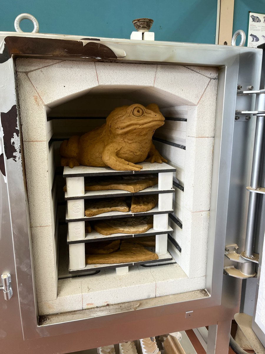 kero_pottery's tweet photo. ぬん！
ギリギリ窯に入りました。 https://t.co/VqvHcAmKN0