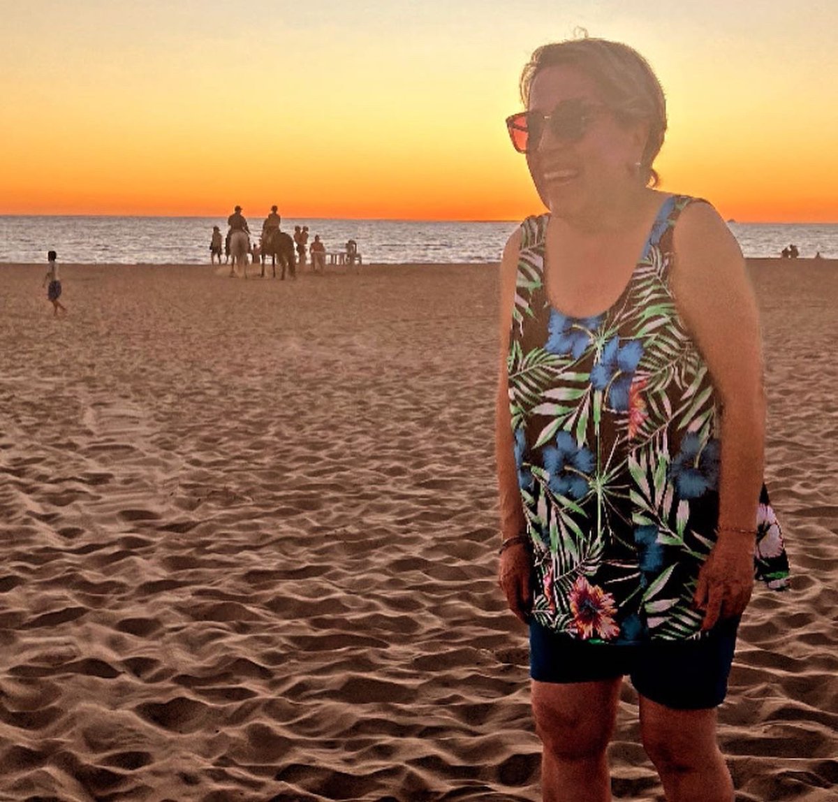 erksovi's tweet photo. Nuestro último atardecer del 2023 juntos 🧡 

Te Amo Ma 👩🏼‍❤️‍👨🏼✨ https://t.co/Gyg4nTx7gm