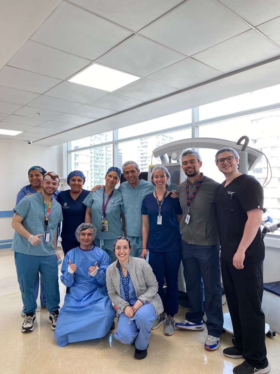 FJGuardaMD's tweet photo. 5/6 - Our residents and fellows are invaluable, contributing both on the ward and in groundbreaking research.

A huge thank you to our entire team, especially the OR and administrative staff, whose dedication elevates patient experience. Your professionalism shines! ✨ https://t.co/IoIRcSNLxL