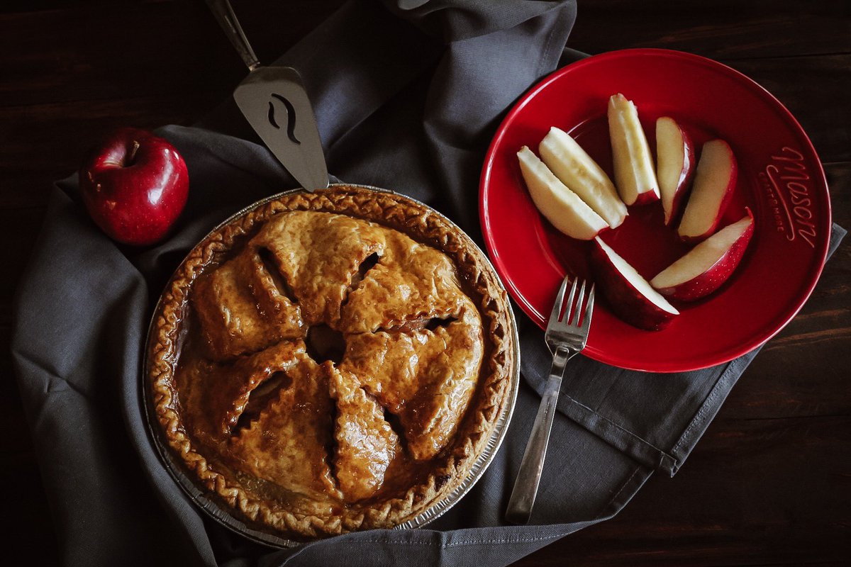 Apple Pie! #bethramirezphotography #apples  #applepie #food #Foodie #foodphotography #foodart #Thanksgiving #Foodies #foodlover #moody #darkandmoody #dark