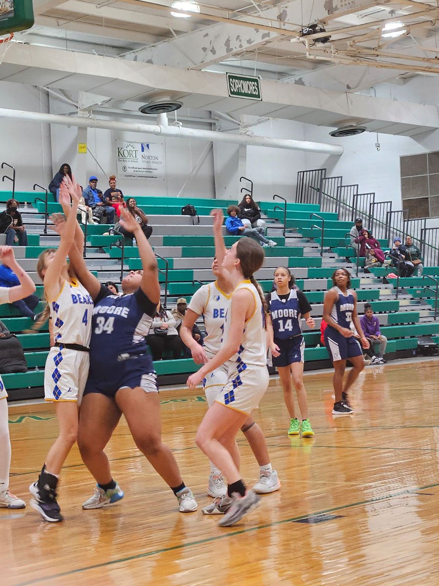 jleonard1318's tweet photo. Girls basketball was back in action tonight, taking on Moore at the Western Holiday Hoops Classic. We came away with a 4 point win in a very close game. On to the semifinals, where we will play Valley at 7:00pm tomorrow night. Great game Lady Bears! @LadyBears8 https://t.co/muXuByhlpe
