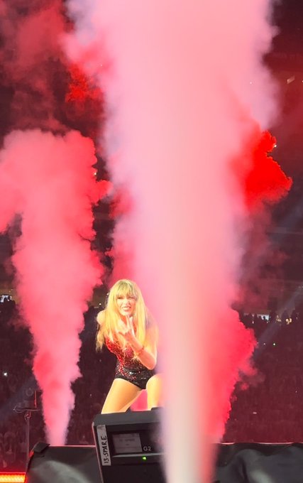 Watch emily 🩷🧡🩵💜's leaked NSFW photo on TwXstars